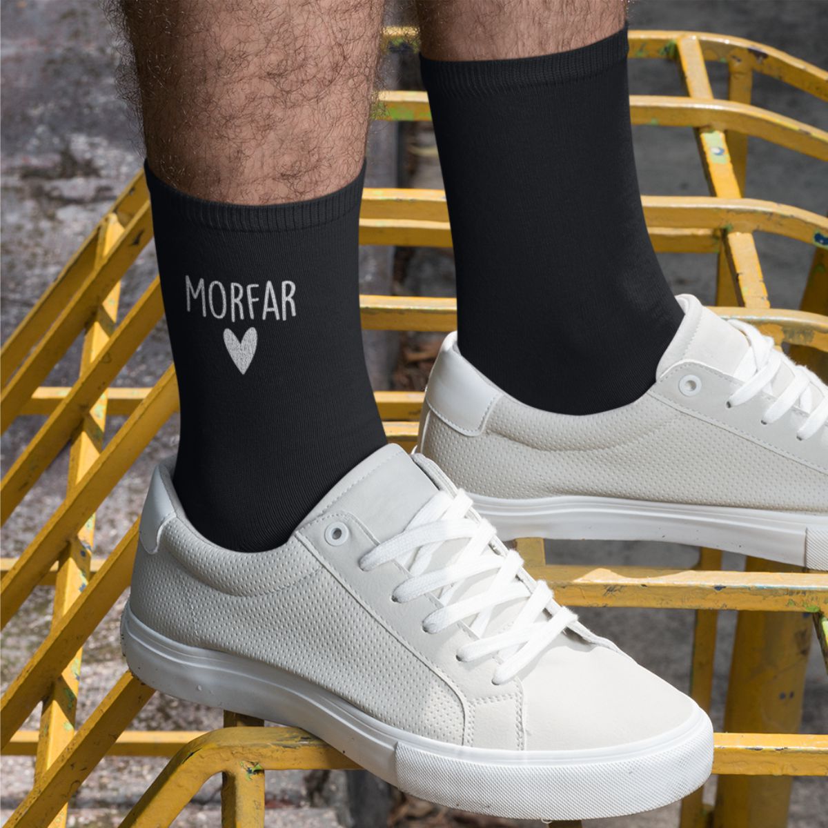 Svarta strumpor med presentask "Morfar"