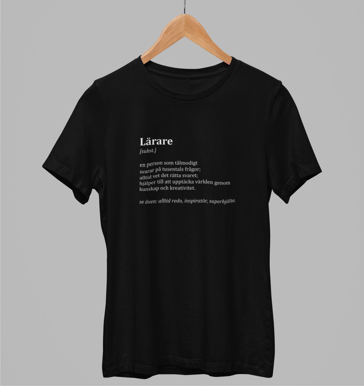Svart UNISEX T-shirt “Beskrivning av en lärare”