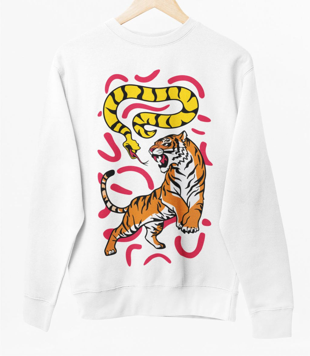 Vit UNISEX tröja “Tiger und Schlange”